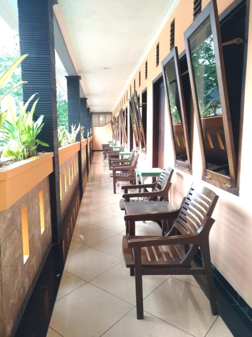 Hotel Tirto Malang Buitenkant foto