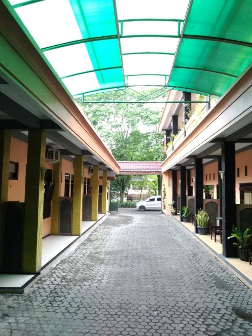 Hotel Tirto Malang Buitenkant foto
