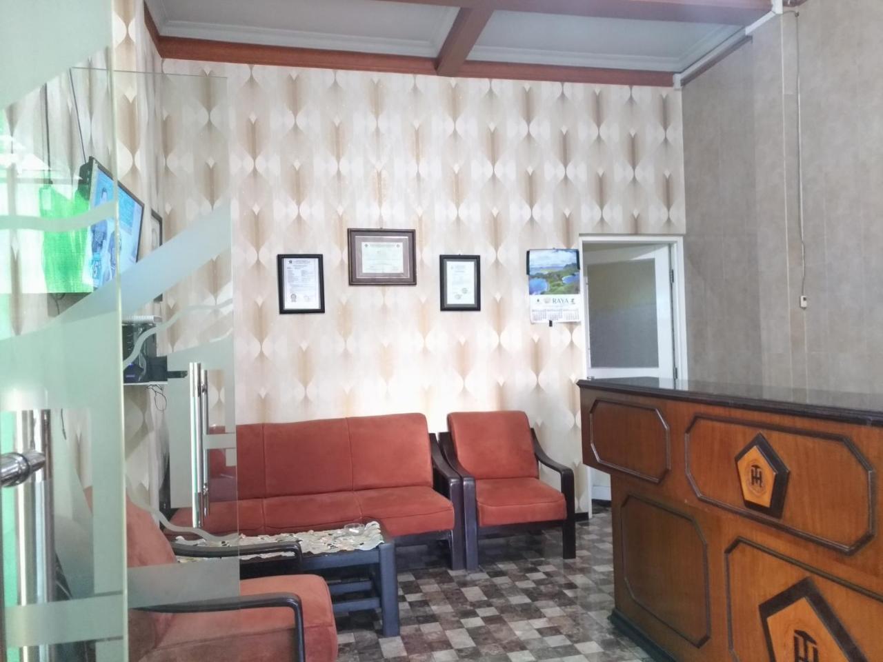 Hotel Tirto Malang Buitenkant foto